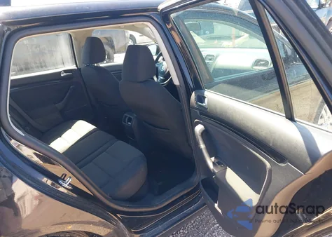 2013 Volkswagen Jetta Sportwagen 2.5L S z USA, uszkodzony, nr VIN 3VWPP7AJ8DM620623